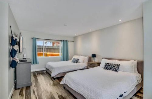 Mission Beach Casa | Sea house at Sea shore - 4 bedroom 3 bath - 14 ppl