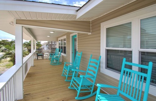Ocean Isle Beach Cabaña | Sea-ing Double - Steps away from the ocean and beach access