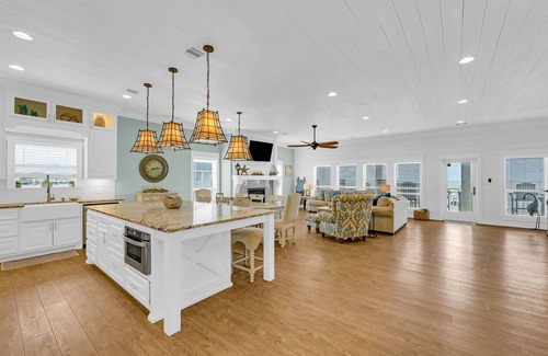 Crystal Beach Casa | Sea It All | Beachfront | 2 King Primary's