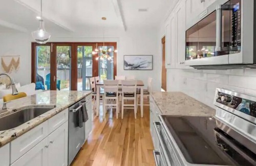 Village of Sugar Beach Casa | 🦩Sea La Vie in Seagrove~Pet-Friendly🦩