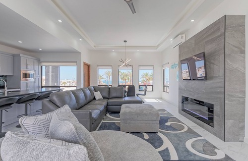 Las Conchas Casa | Sea La Vie: Come and enjoy the stunning beach views from this luxurious home