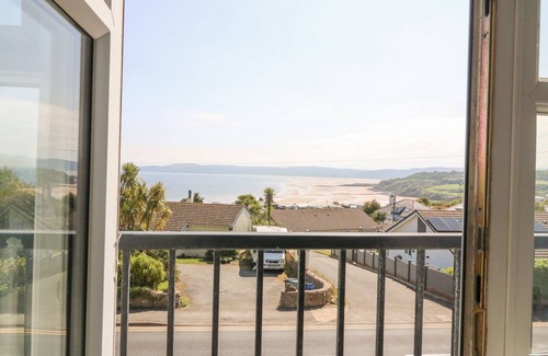 Tyn-y-Gongl Cabaña | SEA LA VIE, pet friendly, country holiday cottage in Benllech