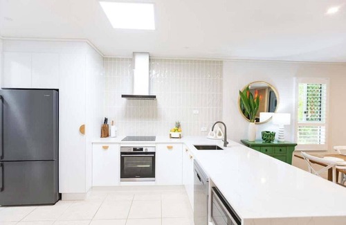Port Douglas Villa | Beautiful Villa only steps away from the iconic Four Mile Beach. Perfect for families!