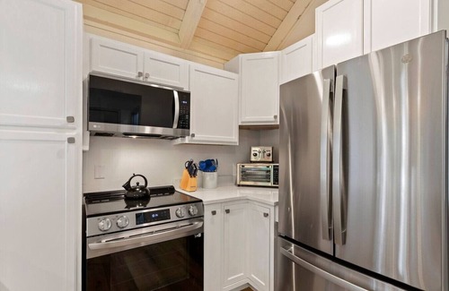 Oceanside Villa | Sea Pines Treehouse | Steps to Beach | Sleeps 6