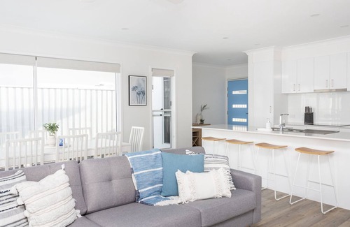 Kingscliff Casa | Sea Poppy - Beachside 4 Bedroom home with pool