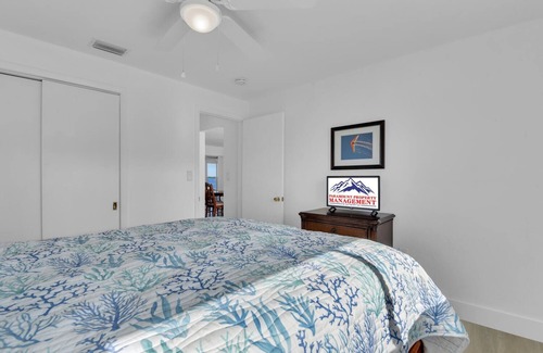Matlacha Cabaña | Sea Renity Cottage - Pet Friendly, Water Views, Matlacha Island!