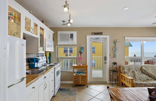 North Redington Beach Apartamento | Sea Rocket 22 Gulf Front North Redington Beach, recientemente decorado, segundo piso Eficiencia WIFI