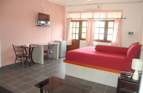 Cha-am Casa | Sea & Sand Guesthouse and Restaurant