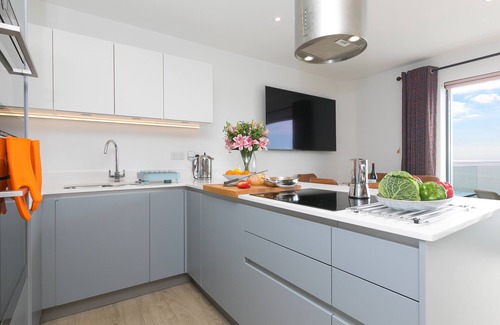 Praa Sands Cabaña | SEA SANDS, pet friendly, luxury holiday cottage in Praa Sands