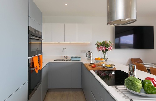 Praa Sands Cabaña | SEA SANDS, pet friendly, luxury holiday cottage in Praa Sands