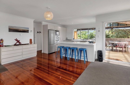 Ruakaka Casa | Sea Serenity - Ruakaka Holiday Home