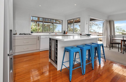 Ruakaka Casa | Sea Serenity - Ruakaka Holiday Home