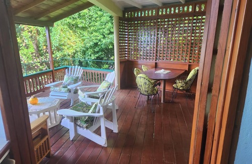 Mount Pleasant Bay Apartamento | Sea Shells Vacation Rental - two bedrooms apartment overlooking Port-Elizabeth.