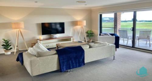 Caves Beach Casa | Sea Sounds