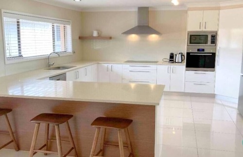 Caves Beach Casa | Sea Sounds - Ultimate beachhouse with views