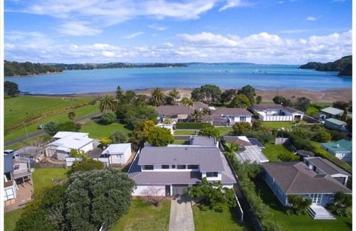 Oneroa Casa | Factor XOX:) ¡Vacaciones puras en la isla Waiheke!