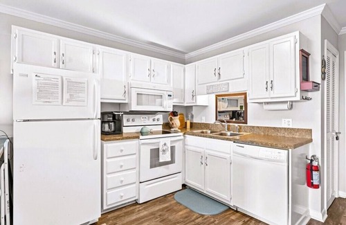 Morehead City Condominio | Sea Spray Condo - Ocean View Condo in Atlantic Beach, NC