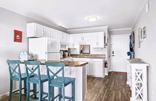 Morehead City Condominio | Sea Spray Condo - Ocean View Condo in Atlantic Beach, NC
