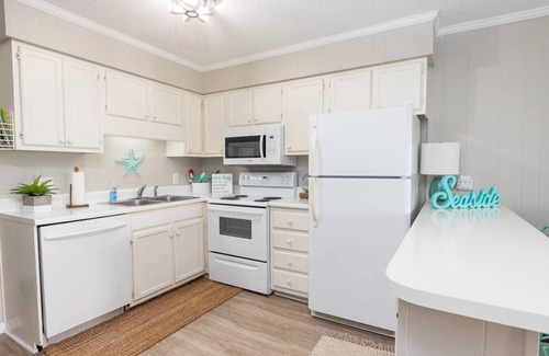 Morehead City Condominio | SeaSpray 241 Located in an Oceanfront Complex Great Ocean Views