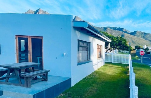 Kleinmond Casa | Sea Studio with lovely view,Netflix +solar lights