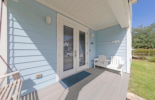 Seagrove Beach Casa | Sea Suite - Large hot tub with an easy walk to the beach
