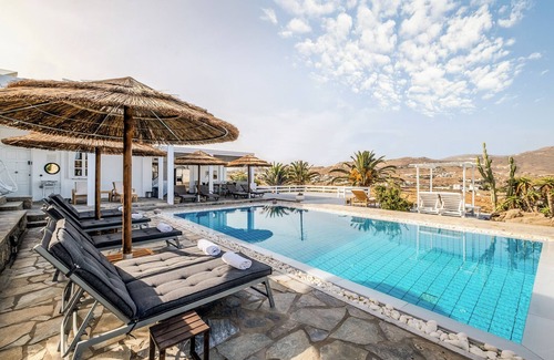 Kalafatis Villa | VILLA DEL MAR Y EL SOL. Una propiedad con personalidad a 200 metros de la playa