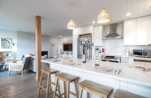 Campbell River Casa | Sea,Sunrises,Sauna | Oceanfront Luxurious Retreat