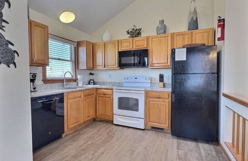 Hatteras Island Cabaña | Sea Turtle- Oceanview Villa- Short Walk to Beach- Community Pool & Spa