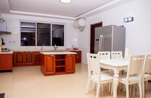 Msasani Peninsula Apartamento | Sea view 4 bedrooms with pool and gym - Browseyamu homes