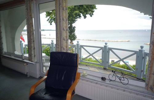 Schilksee Apartamento | Sea view and beach on the doorstep: Ostsee-Strandvilla Schilksee, top floor vacation apartment