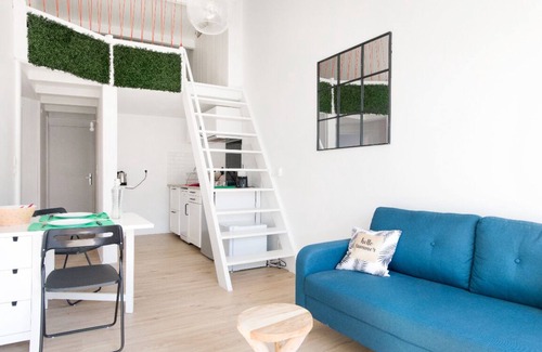 La Rochelle Apartamento | Apartamento con vistas al mar y piscina.