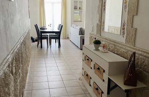 Cannes Old Town Apartamento | Sea-view apartment next to the legendary Croisette!