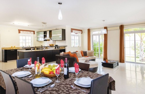 Armacao de Pera Villa | Sea view, BBQ, games & heatable private pool