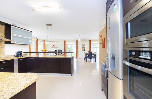 Armacao de Pera Villa | Sea view, BBQ, games & heatable private pool