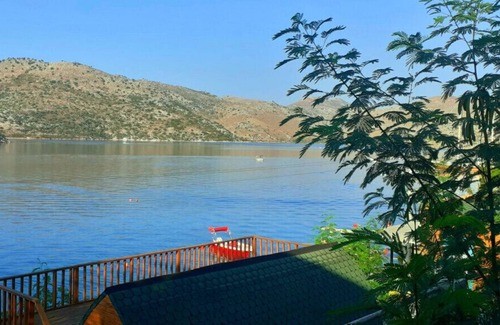 Bozburun Chalet De Esquí | Sea View Bungalow w Pier and Terrace in Bozburun