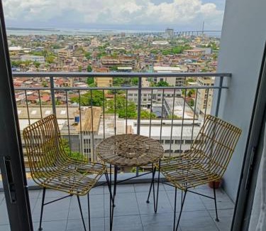 Cebu Apartamento | Sea View Condo with Balcony Near Ayala