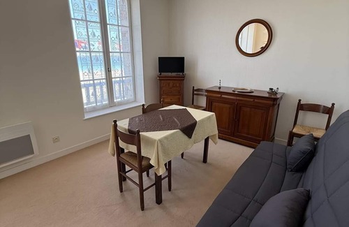 Saint-Cast-le-Guildo Apartamento | Sea View et Relaxation Await – 1-Bedroom Apartment for 2–4 Guests