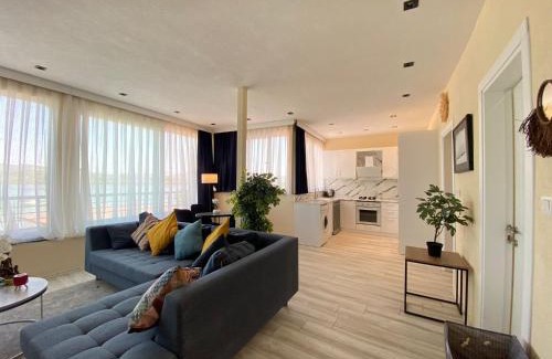 Bogazici Casa | Sea View Getaway 2BR Flat Walk to Shorelin
