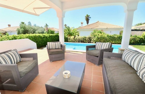 Cabo Roche Casa | Sea view holiday home with garden and private pool on the sandy beach in Roche