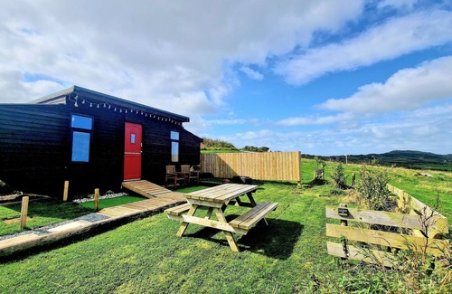 Cylch-Y-Garn Cabina | Sea view hut sleeps 4/6