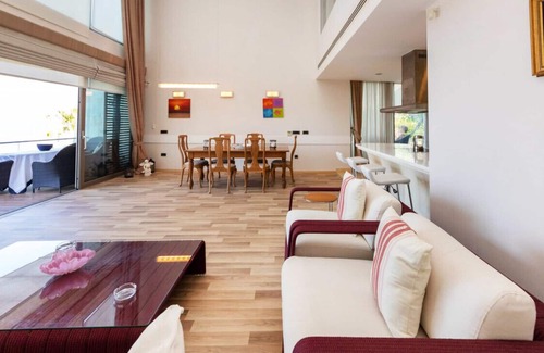Bodrum City Center Villa | Regal Home with Shared Pool near Beach in Bodrum