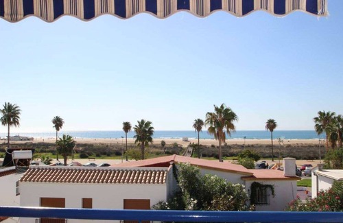 Conil de la Frontera City Center Apartamento | Vista al mar, solo 100 m al playa de Conil, balcón amueblado y terraza compartida - apto. De Dios -