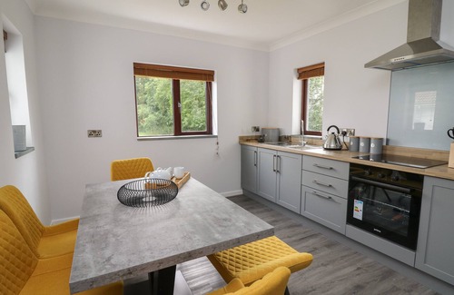 Saint Clears Cabaña | SEA VIEW, pet friendly, character holiday cottage in St Clears