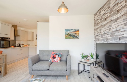 Llanfaelog Cabaña | SEA VIEW, pet friendly, country holiday cottage in Llanfaelog