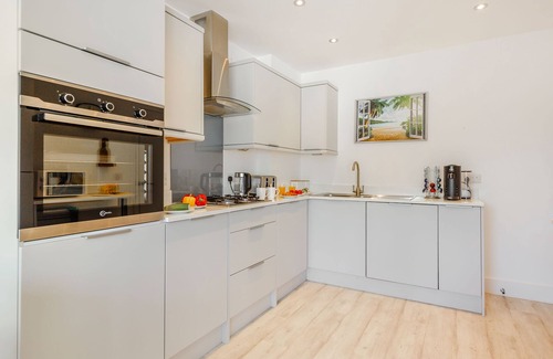 Llanfaelog Cabaña | SEA VIEW, pet friendly, country holiday cottage in Llanfaelog