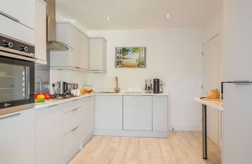 Llanfaelog Cabaña | SEA VIEW, pet friendly, country holiday cottage in Llanfaelog