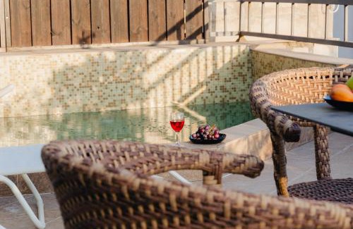 Susanj Apartamento | Sea View Retreat with Pool