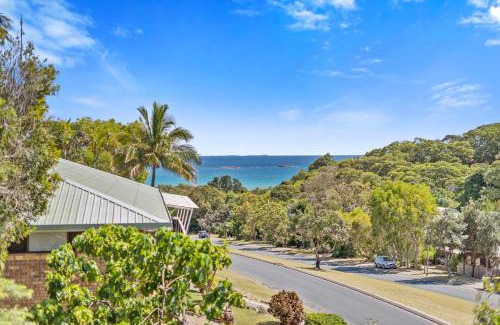 Point Lookout Casa | Sea View + Sleeps 8 + 3 mins to Beach