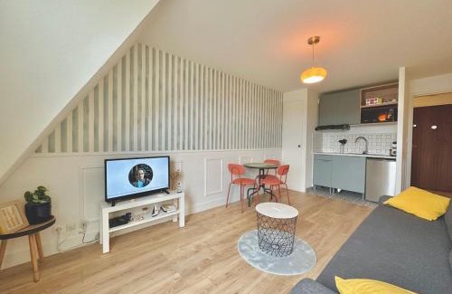 Villers-sur-Mer Apartamento | Sea view Studio, fully-equipped, TV & WiFi