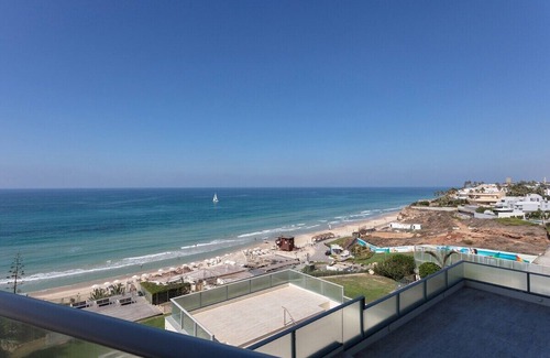 Herzliya Pituach Apartamento | Sea View Stylish 1BR with Balcony